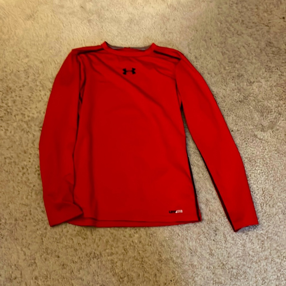 Red long sleeve under armor shirt